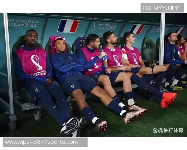 全球足球舞台上不可忽视的十大明星球员及其传奇故事